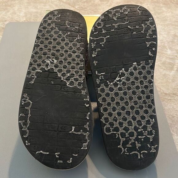 SANUK Slip On Beach Shoes - Picture 4 of 5